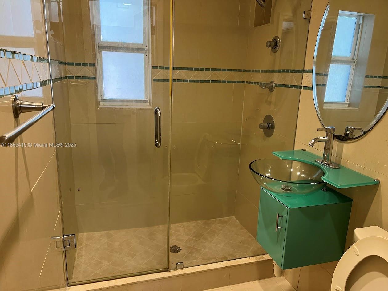 SUNSHINE MANOR - Residential Lease