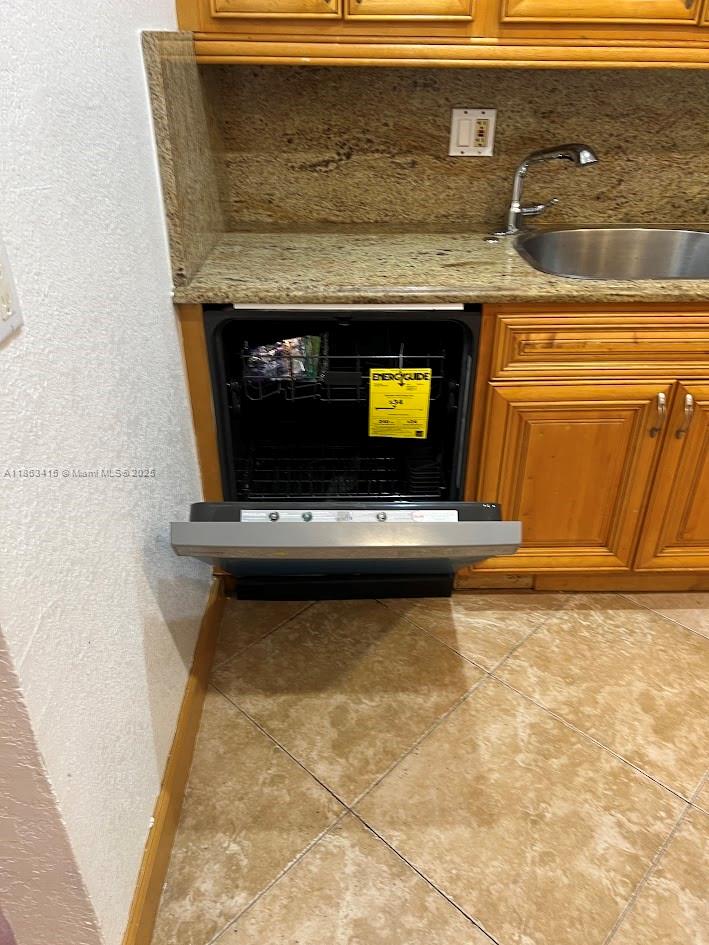 SUNSHINE MANOR - Residential Lease