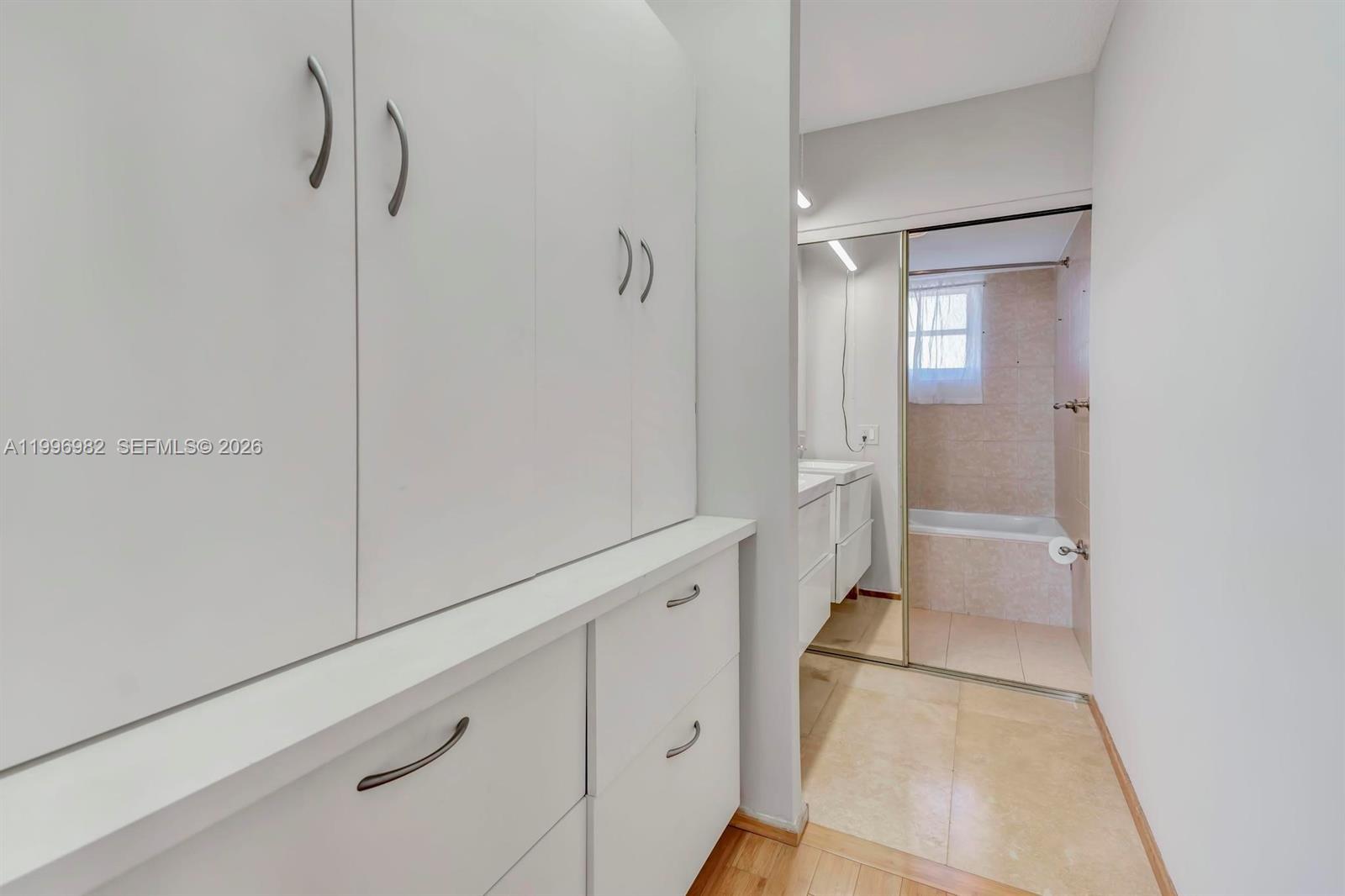 GOLDEN VIEW CONDO - Residential