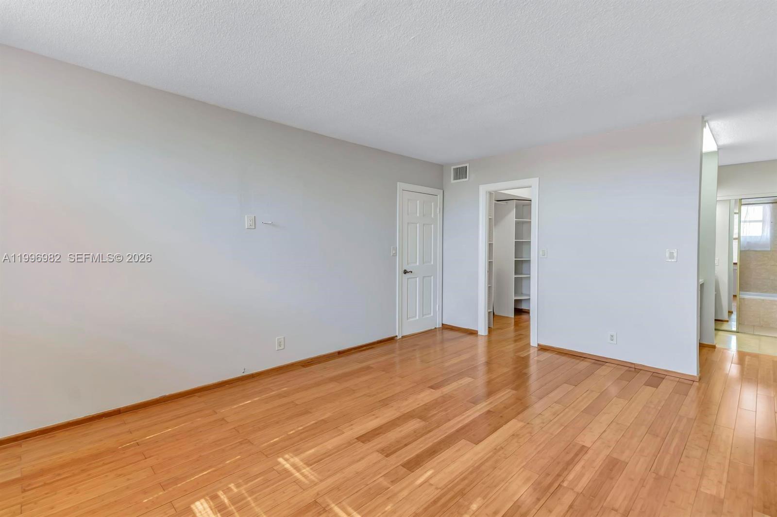 GOLDEN VIEW CONDO - Residential