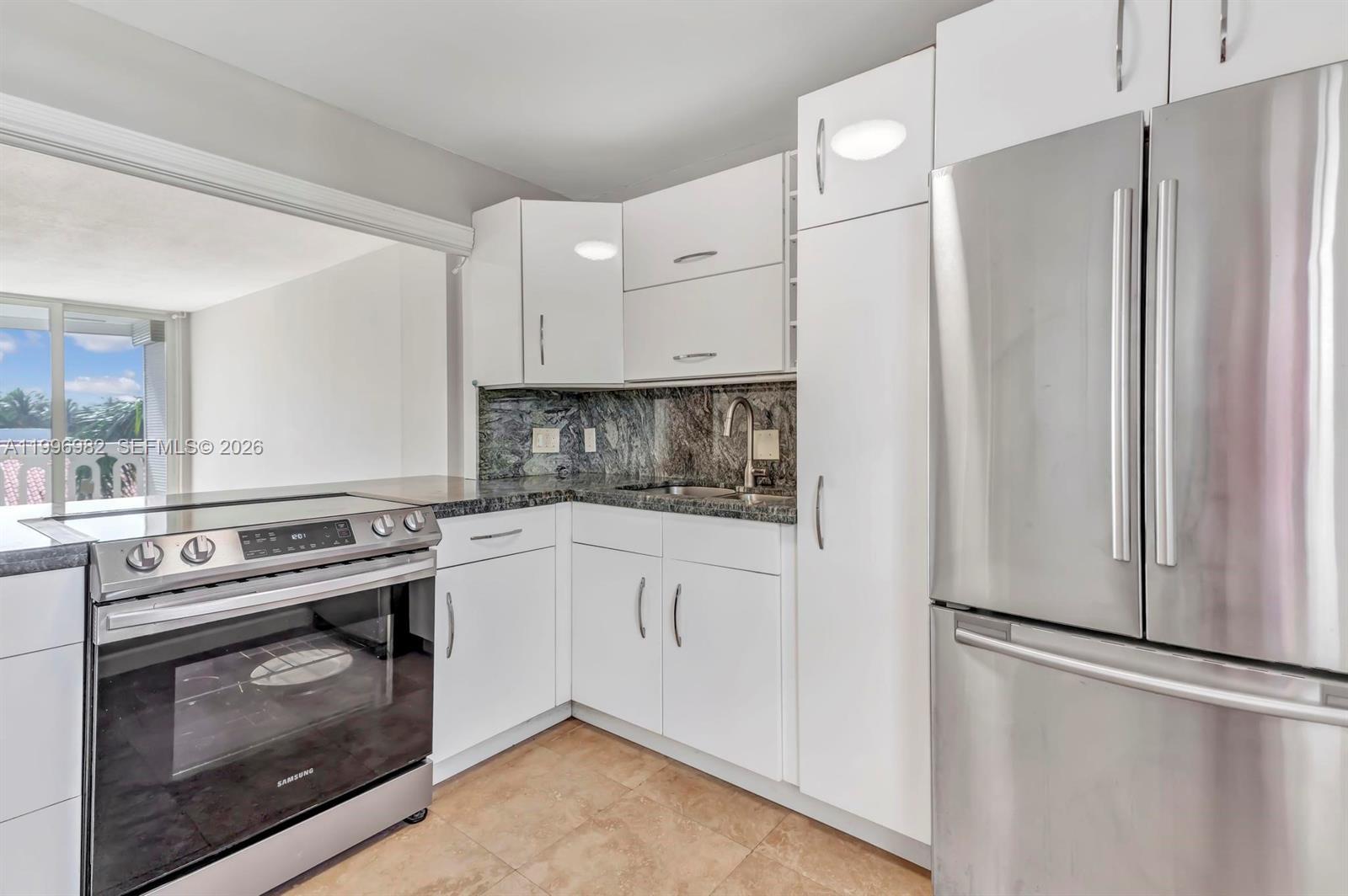 GOLDEN VIEW CONDO - Residential