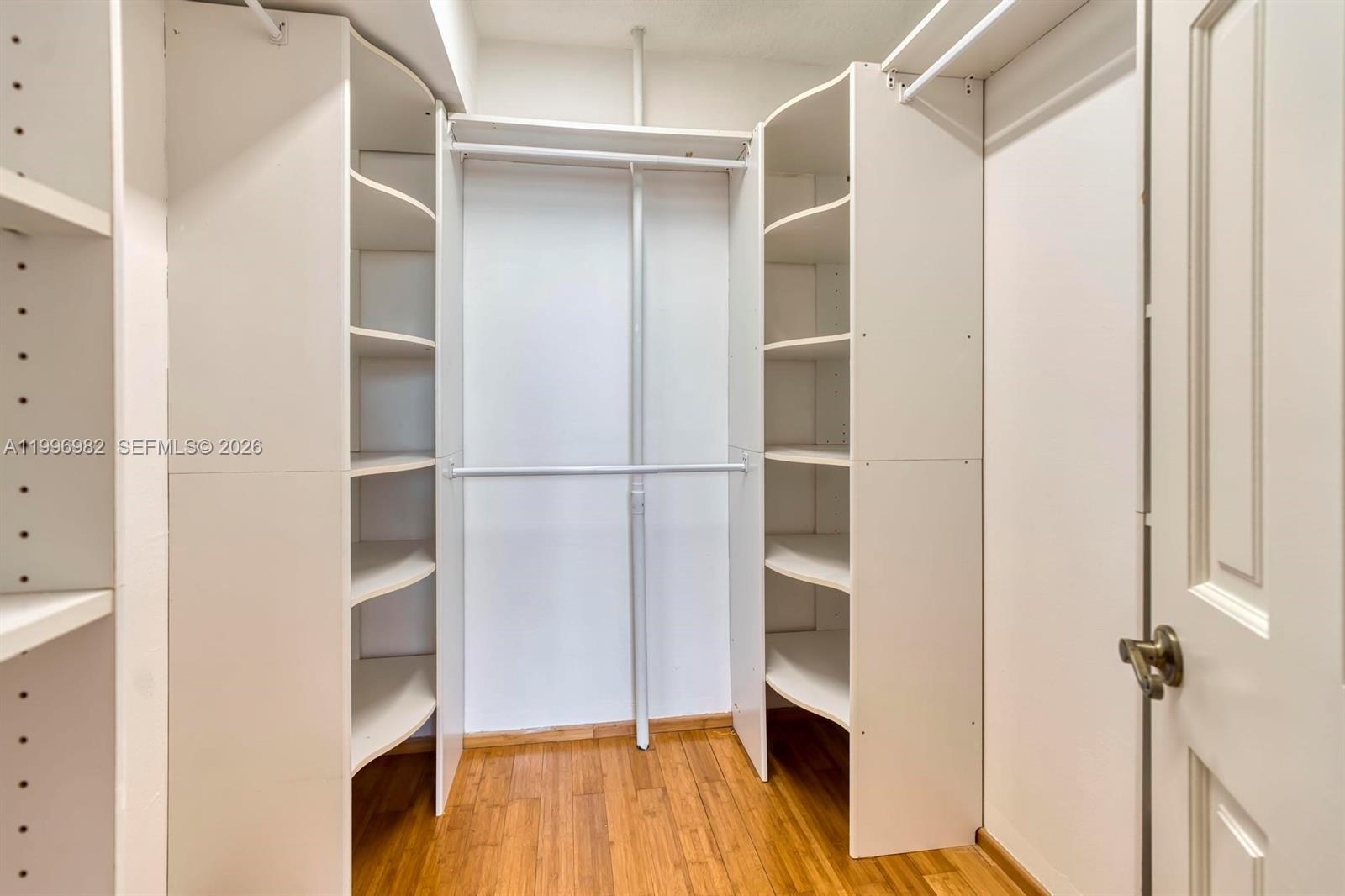 GOLDEN VIEW CONDO - Residential