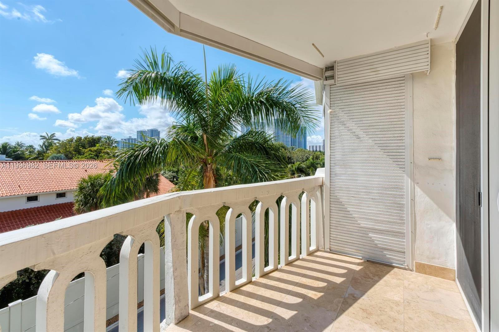 GOLDEN VIEW CONDO - Residential