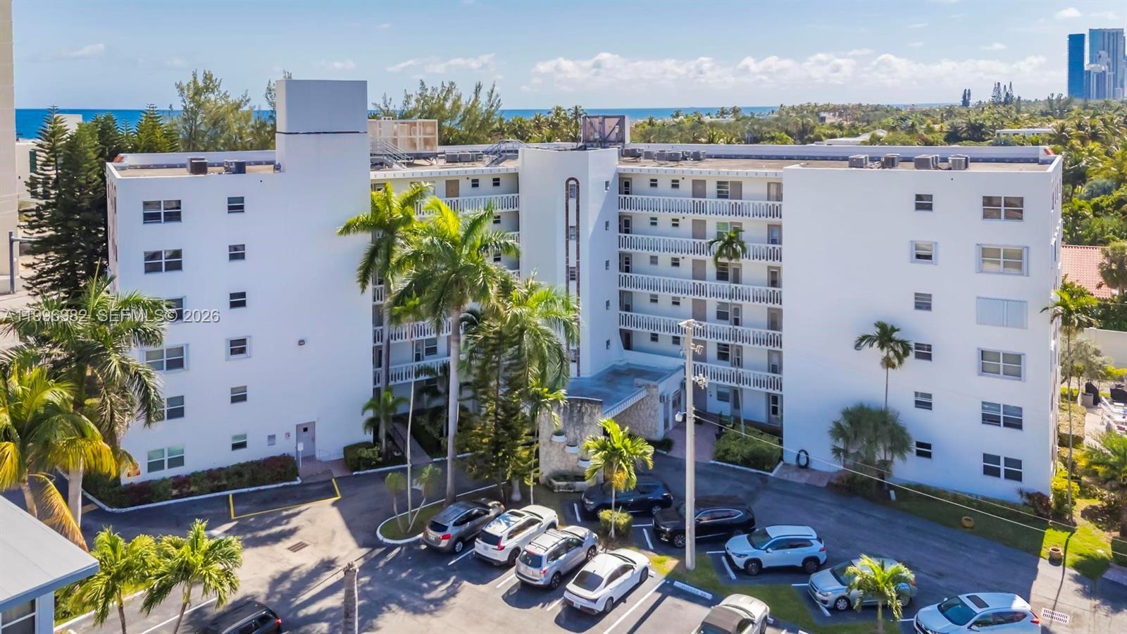 GOLDEN VIEW CONDO - Residential