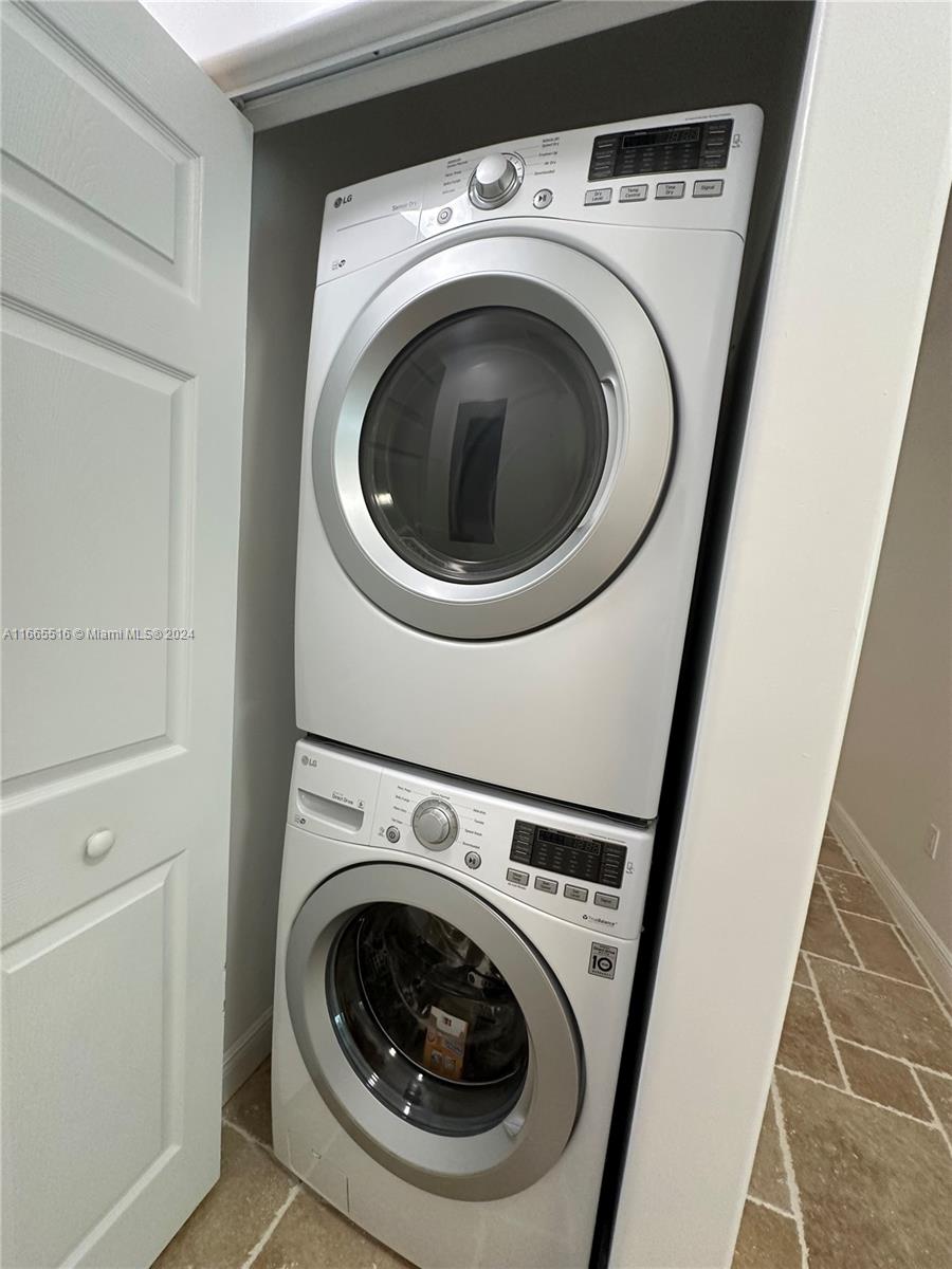 SOUTH CREEK VILLAGE - Residential Lease