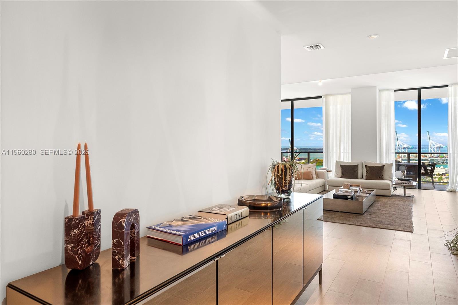 FIVE PARK - Residential