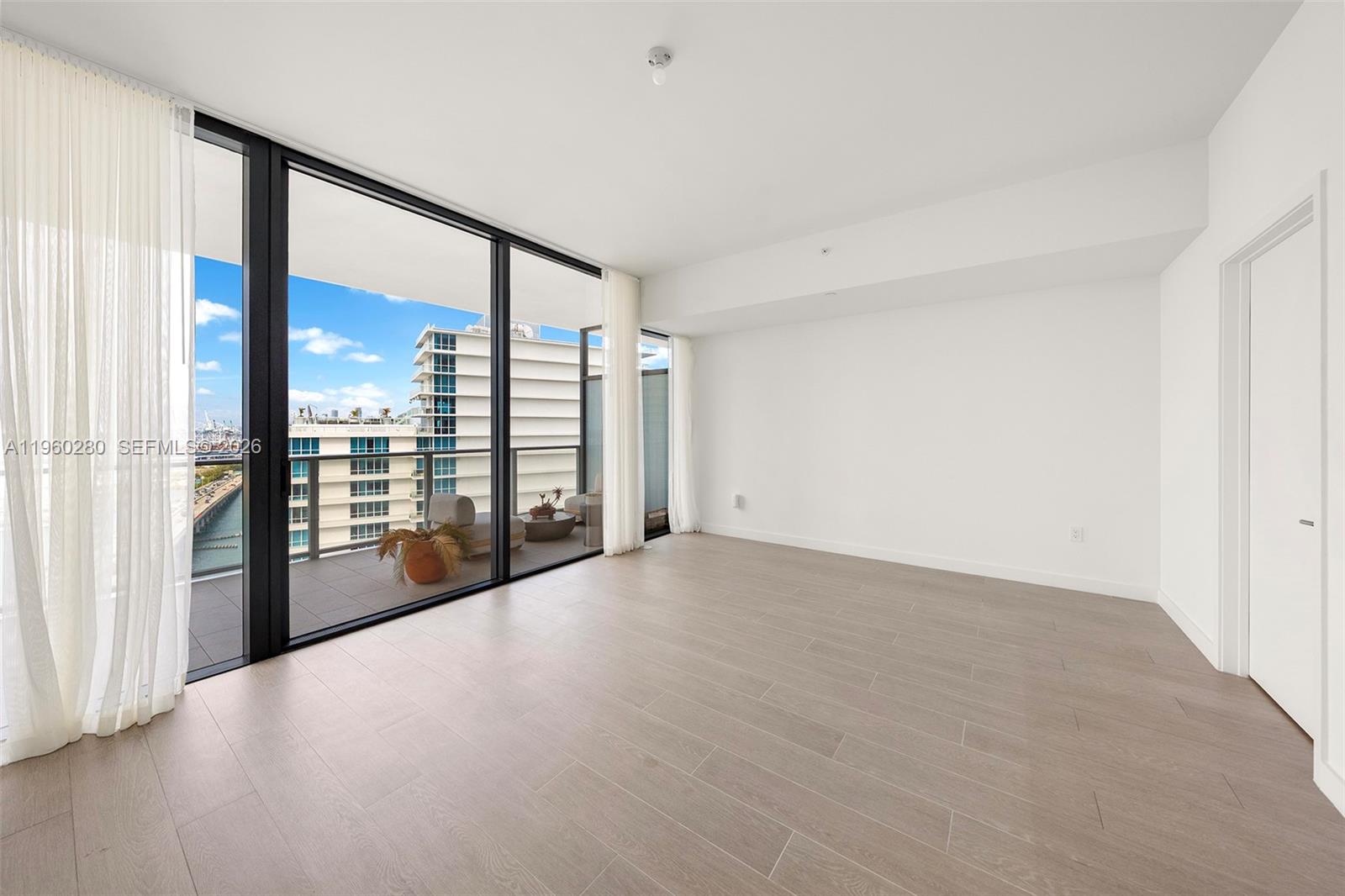 FIVE PARK - Residential