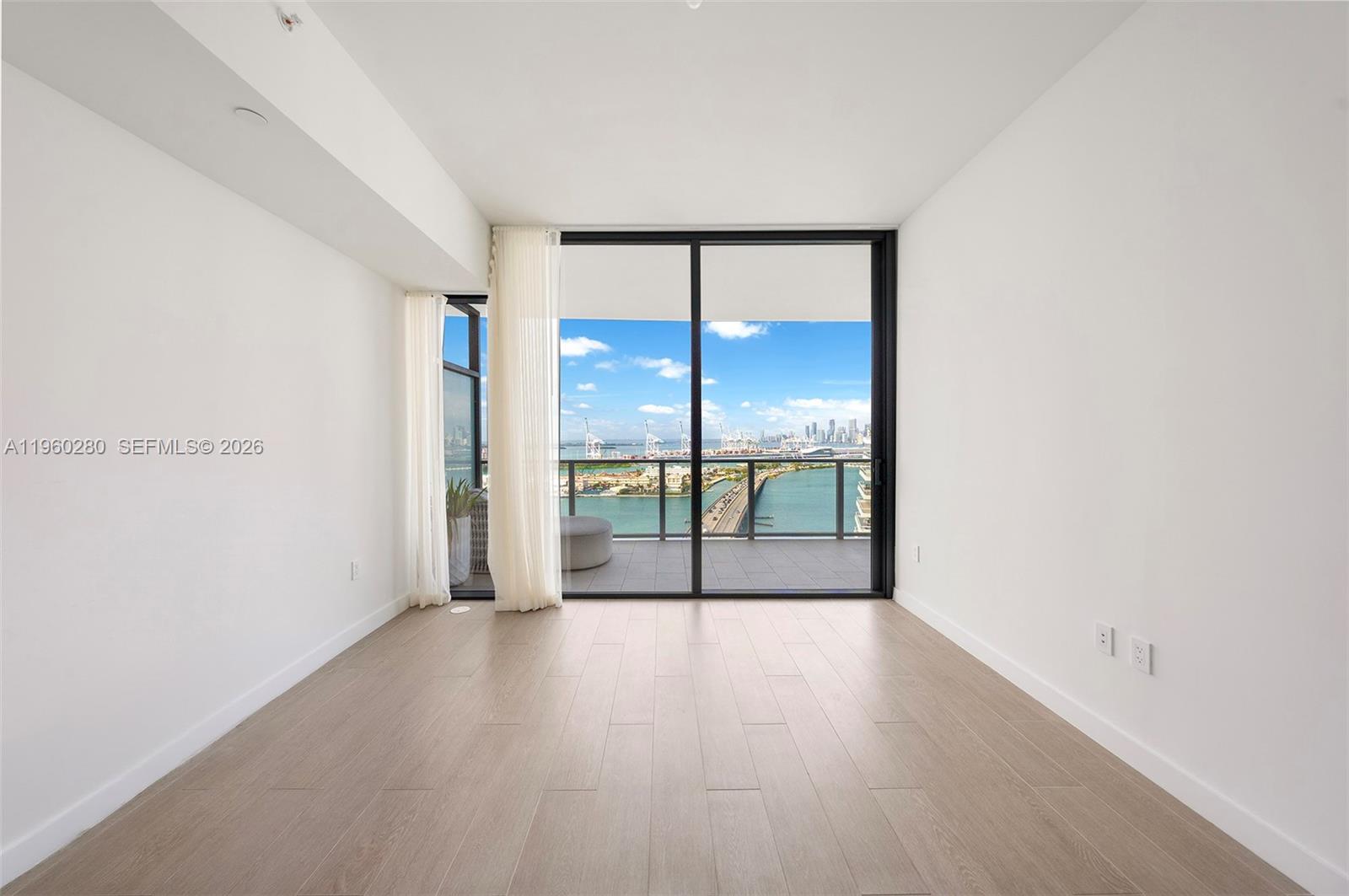 FIVE PARK - Residential