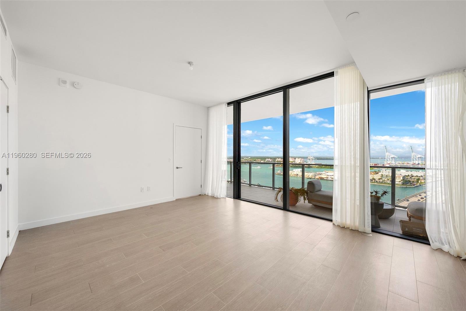 FIVE PARK - Residential