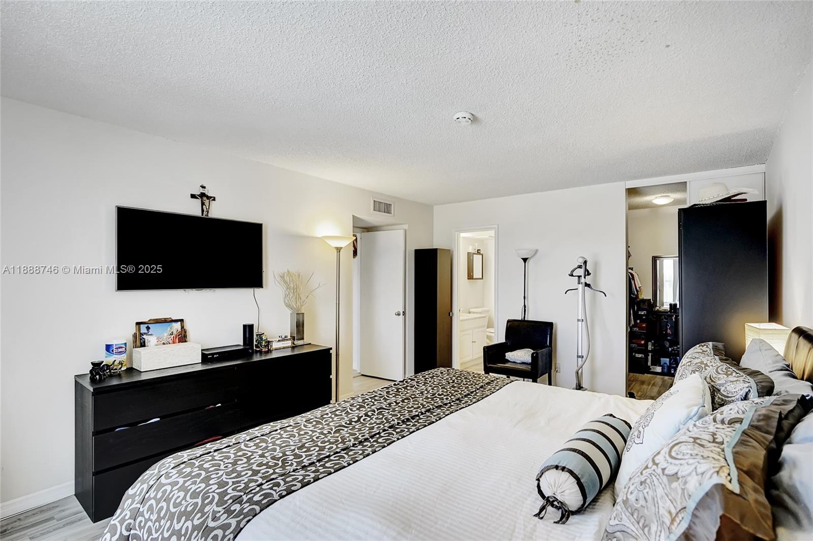 NEWPORT CONDO - Residential Lease