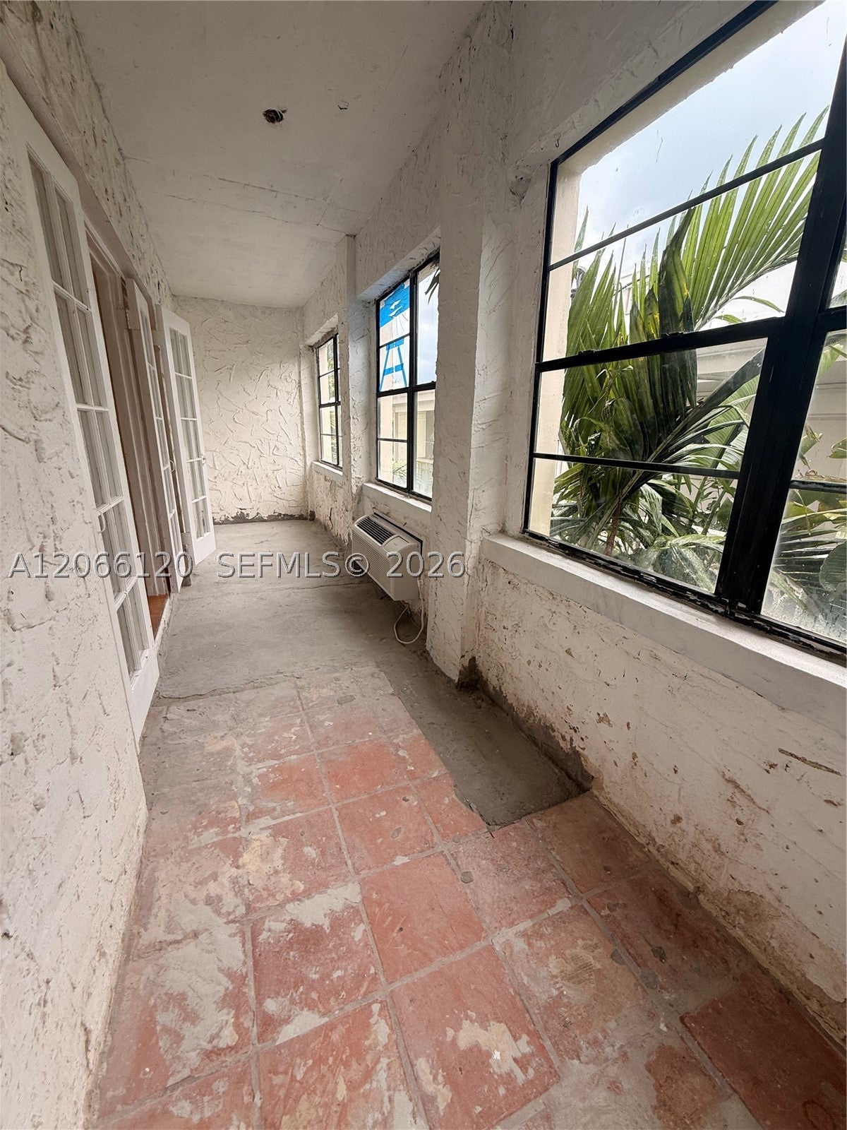 View photos, virtual tours, details... 934 Michigan Ave 207