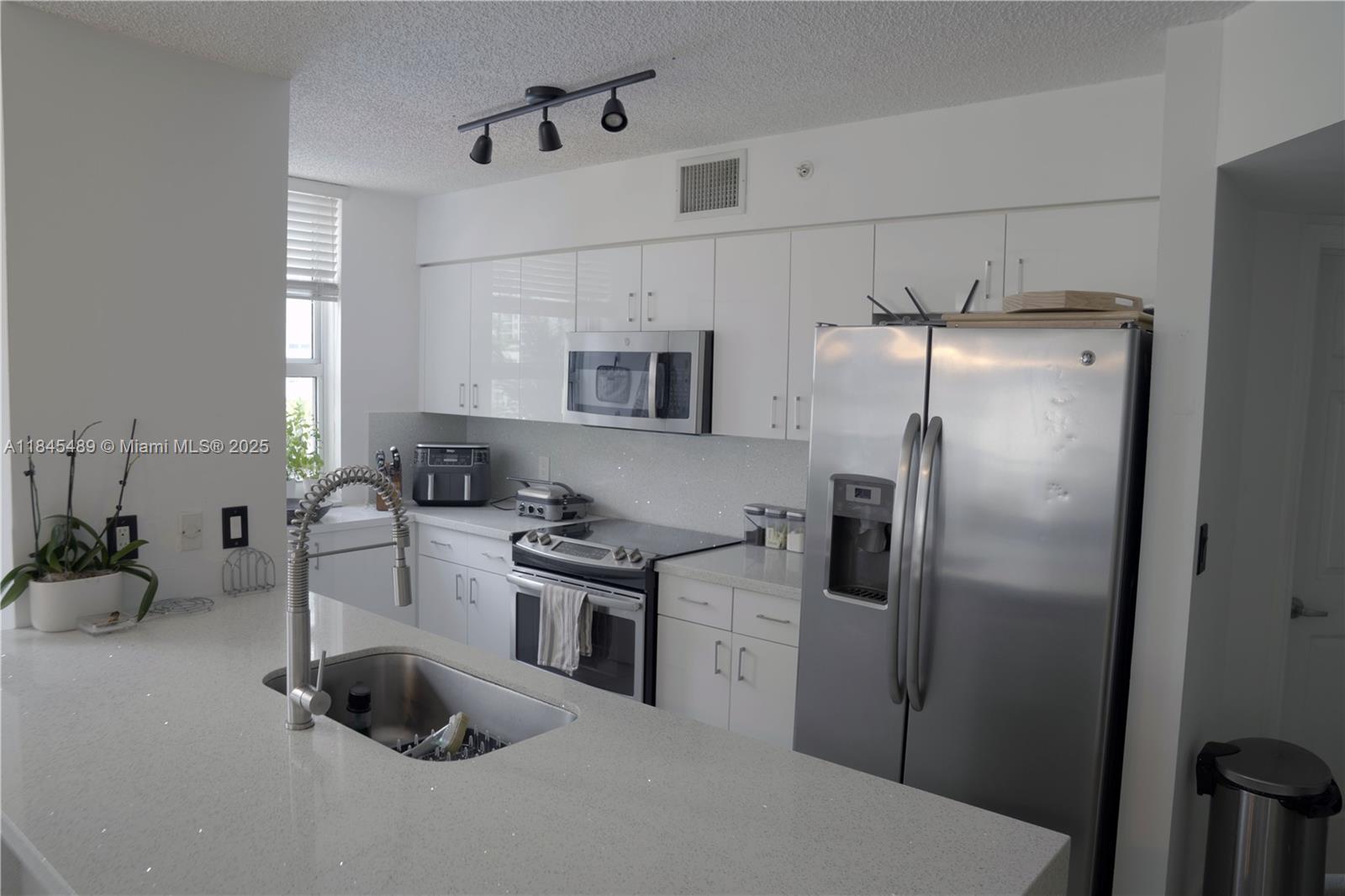 THE MARK ON BRICKELL COND - Residential