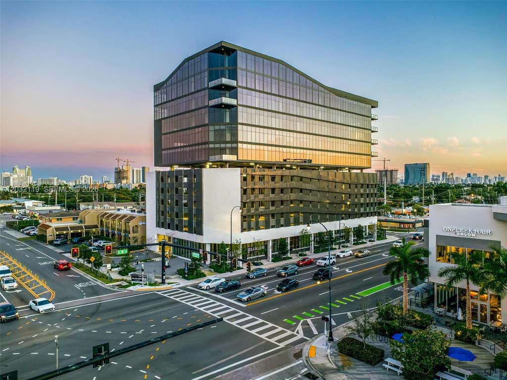 Photo of 801 N Federal Hwy #1105, Hallandale Beach, FL 33009 (MLS # A12032119)