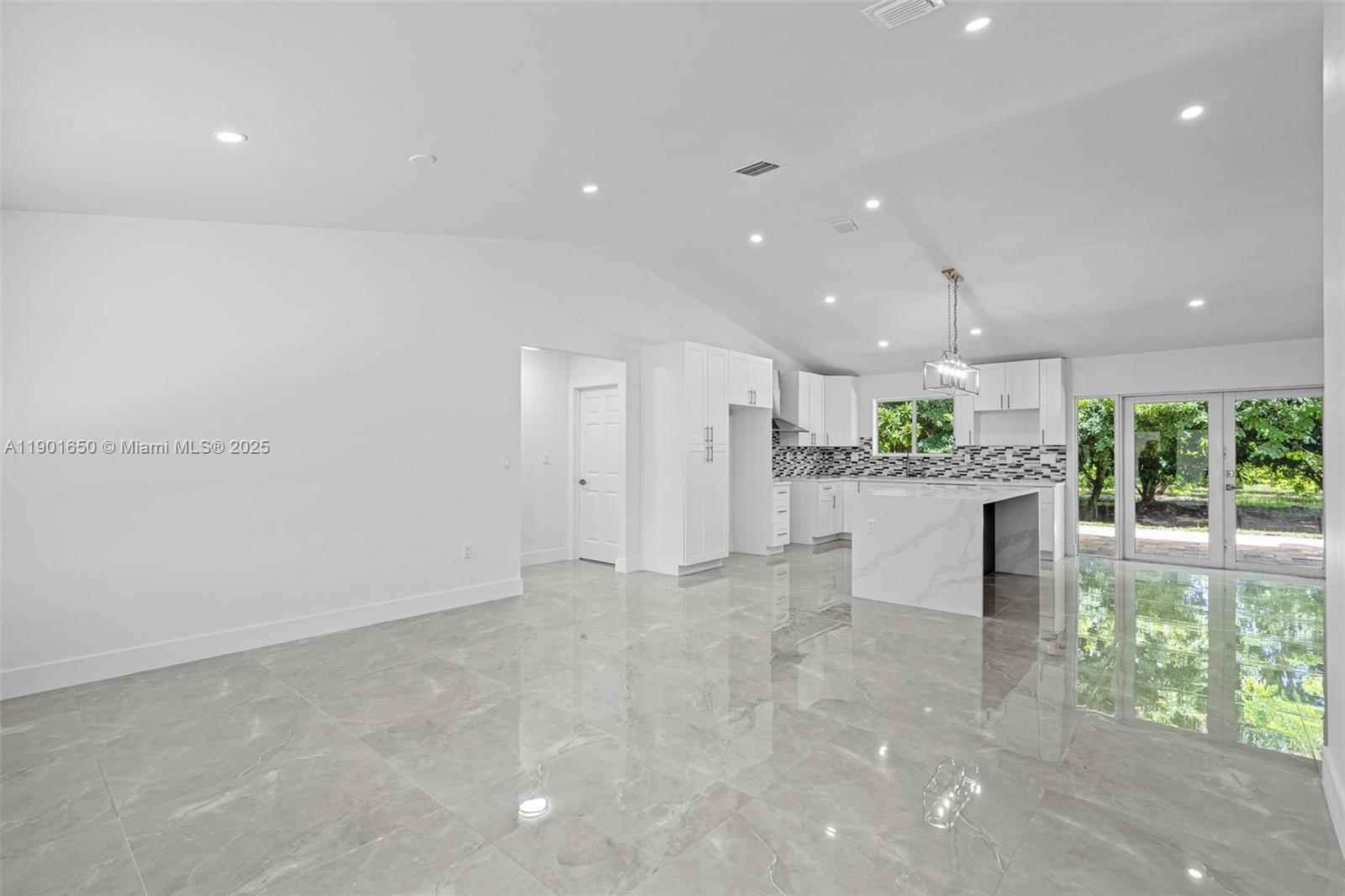 REDLANDS - Residential