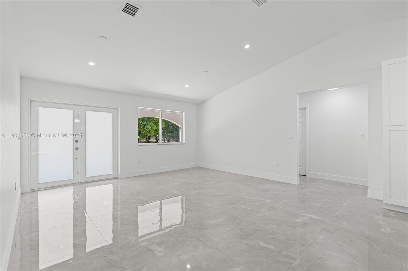 REDLANDS - Residential