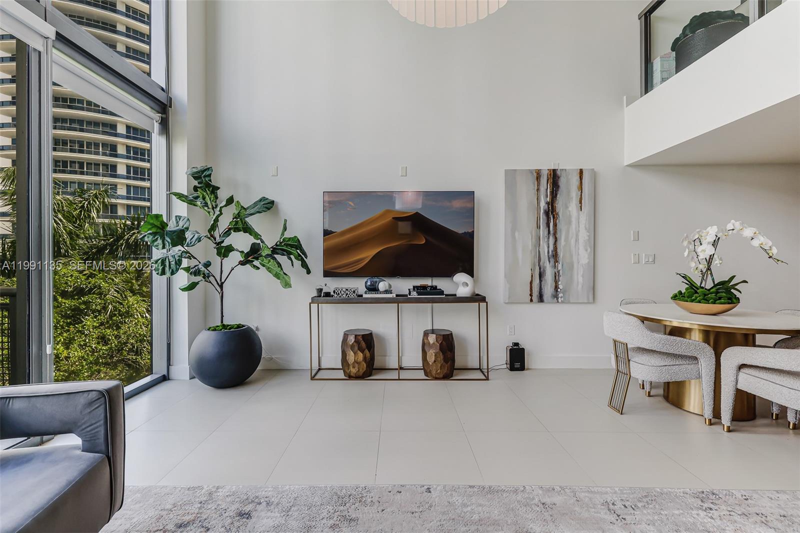 6000 Collins Ave 523