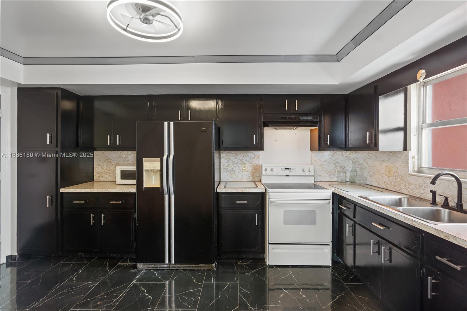 BUCKLEY TOWERS CONDO - EA - Residential