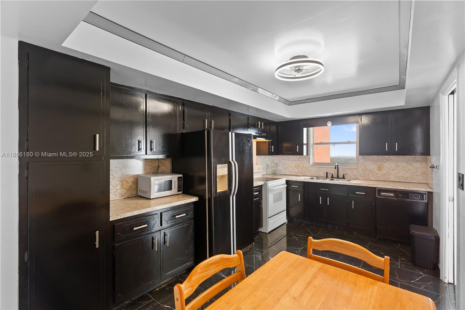 BUCKLEY TOWERS CONDO - EA - Residential