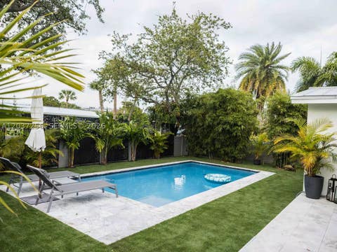 Photo of 424 NE 28th Dr, Wilton Manors, FL 33334 (MLS # A12037256)