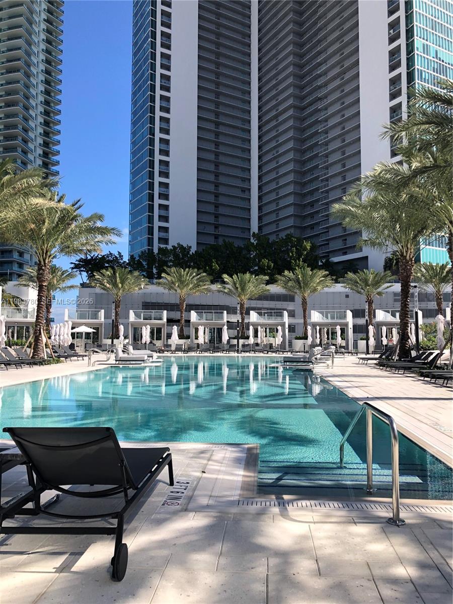 PARAMOUNT MIAMI WORLDCENT - Residential Lease