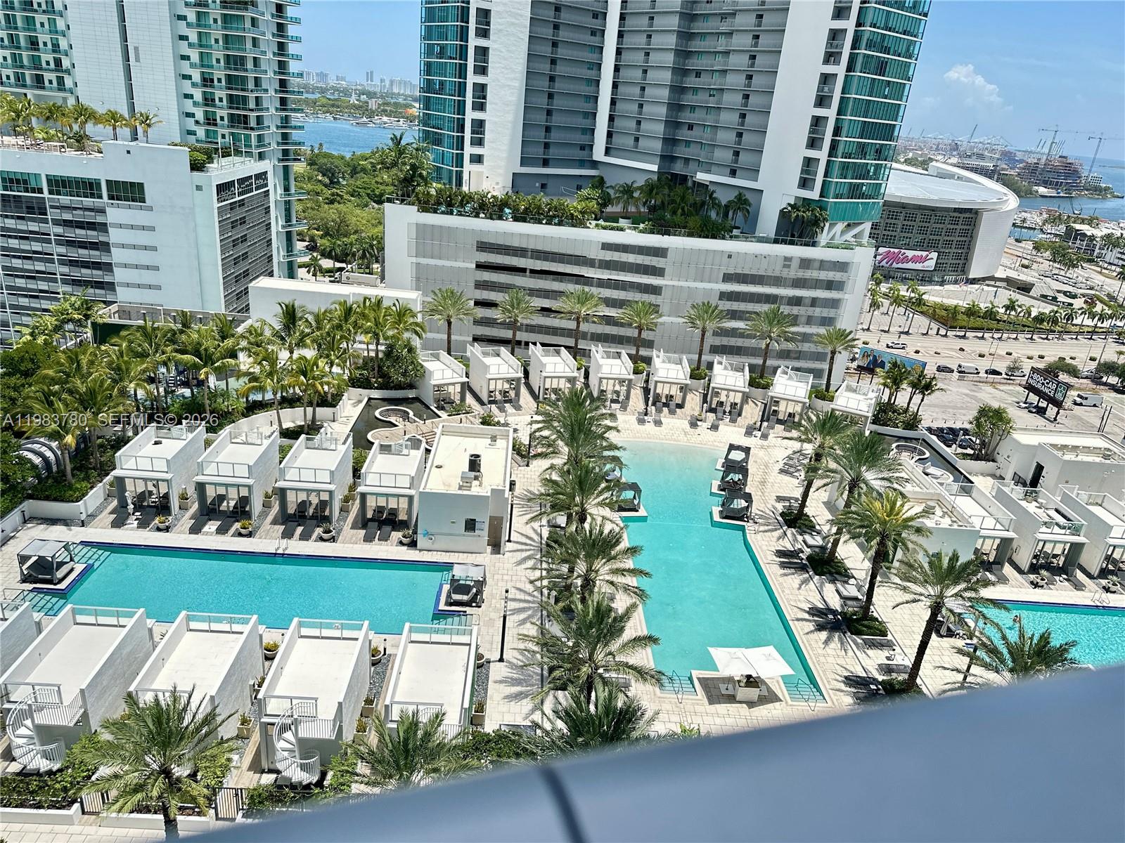 PARAMOUNT MIAMI WORLDCENT - Residential Lease