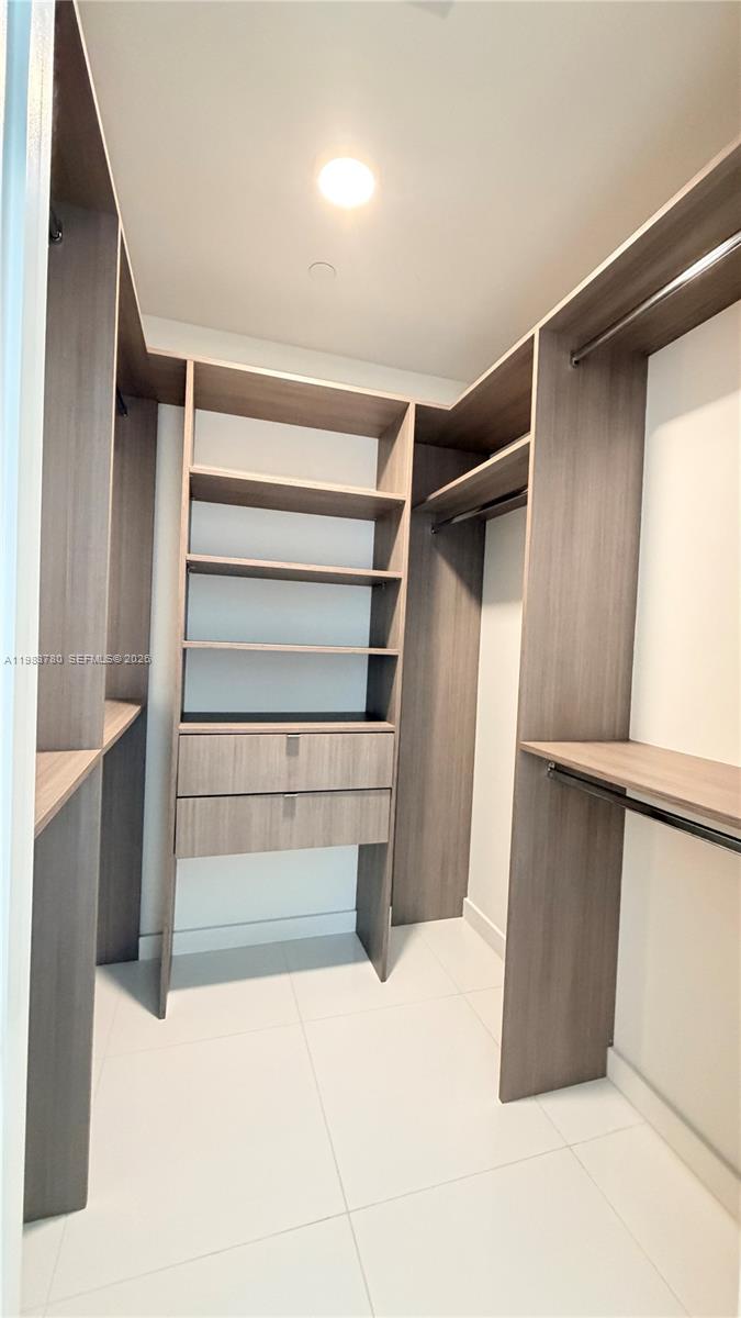 PARAMOUNT MIAMI WORLDCENT - Residential Lease