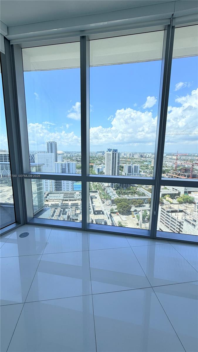 PARAMOUNT MIAMI WORLDCENT - Residential Lease