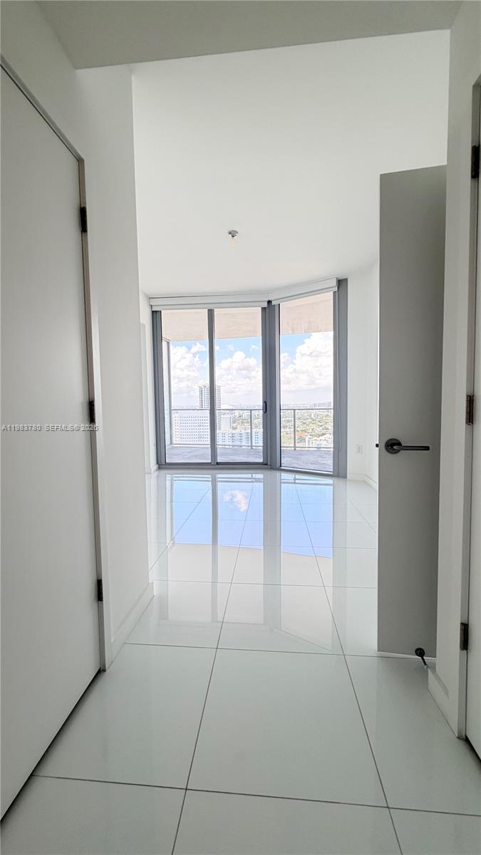 PARAMOUNT MIAMI WORLDCENT - Residential Lease