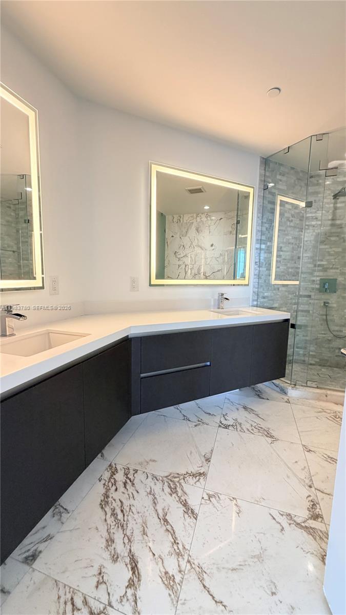 PARAMOUNT MIAMI WORLDCENT - Residential Lease