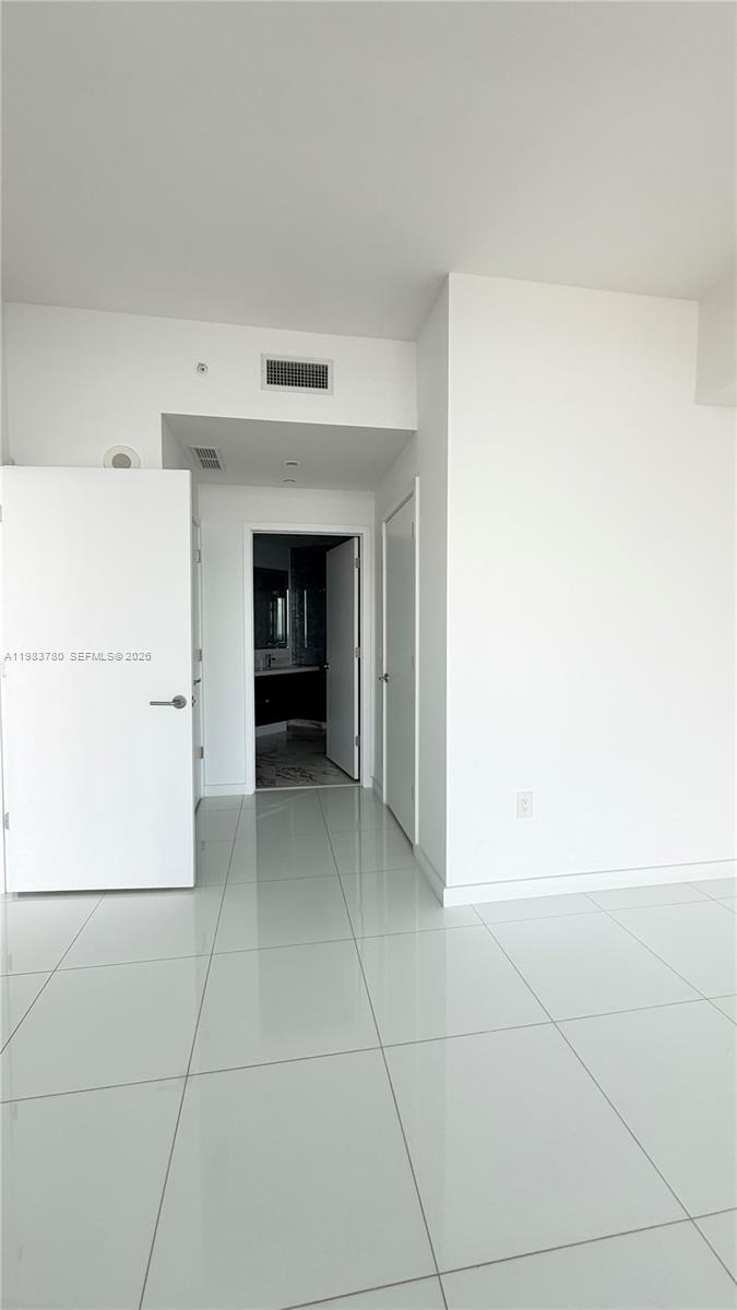 PARAMOUNT MIAMI WORLDCENT - Residential Lease