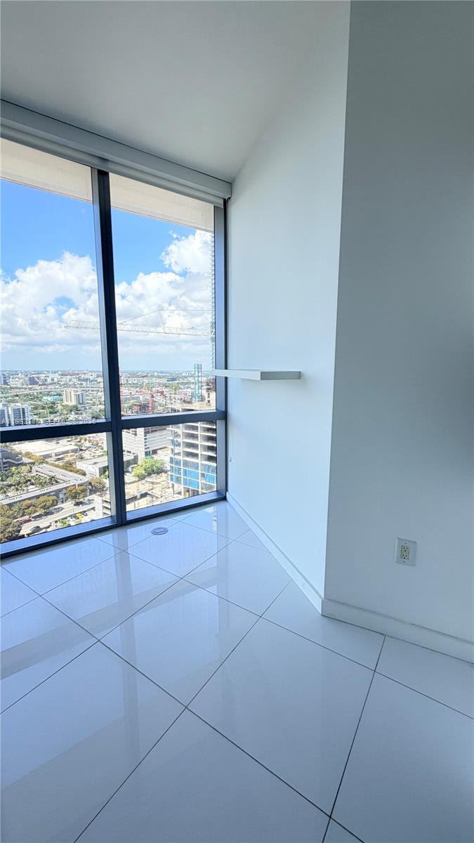 PARAMOUNT MIAMI WORLDCENT - Residential Lease