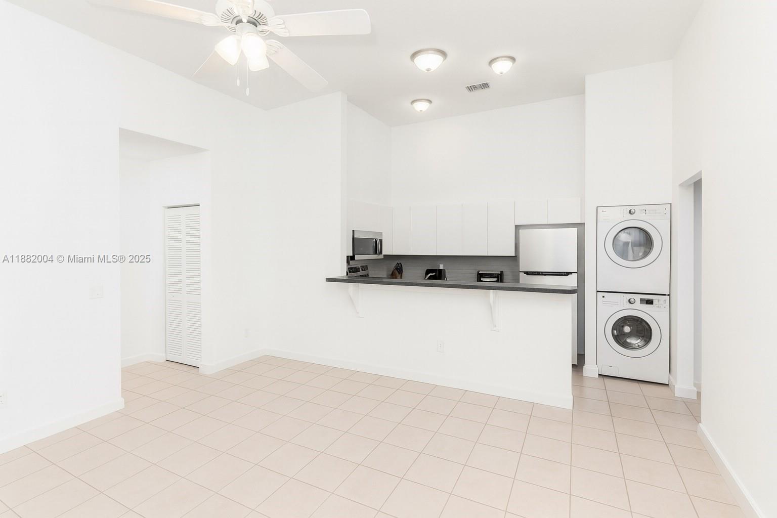 HOLLYWOOD LITTLE RANCHES - Residential Lease