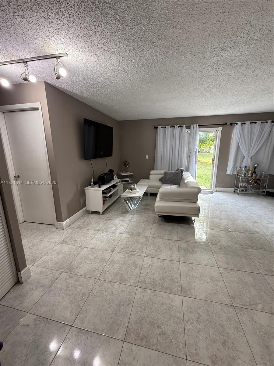 WINDMILL LAKES V CONDO - Residential