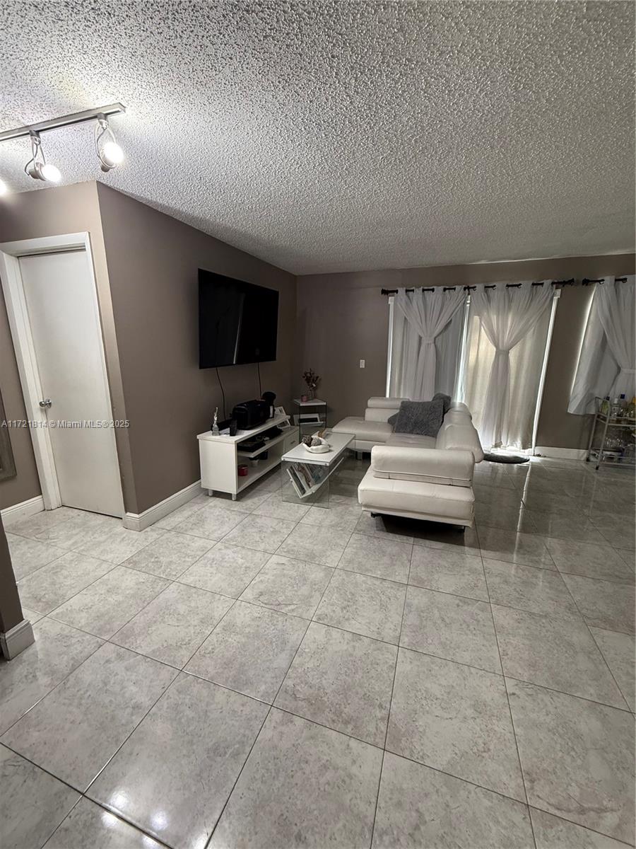 WINDMILL LAKES V CONDO - Residential