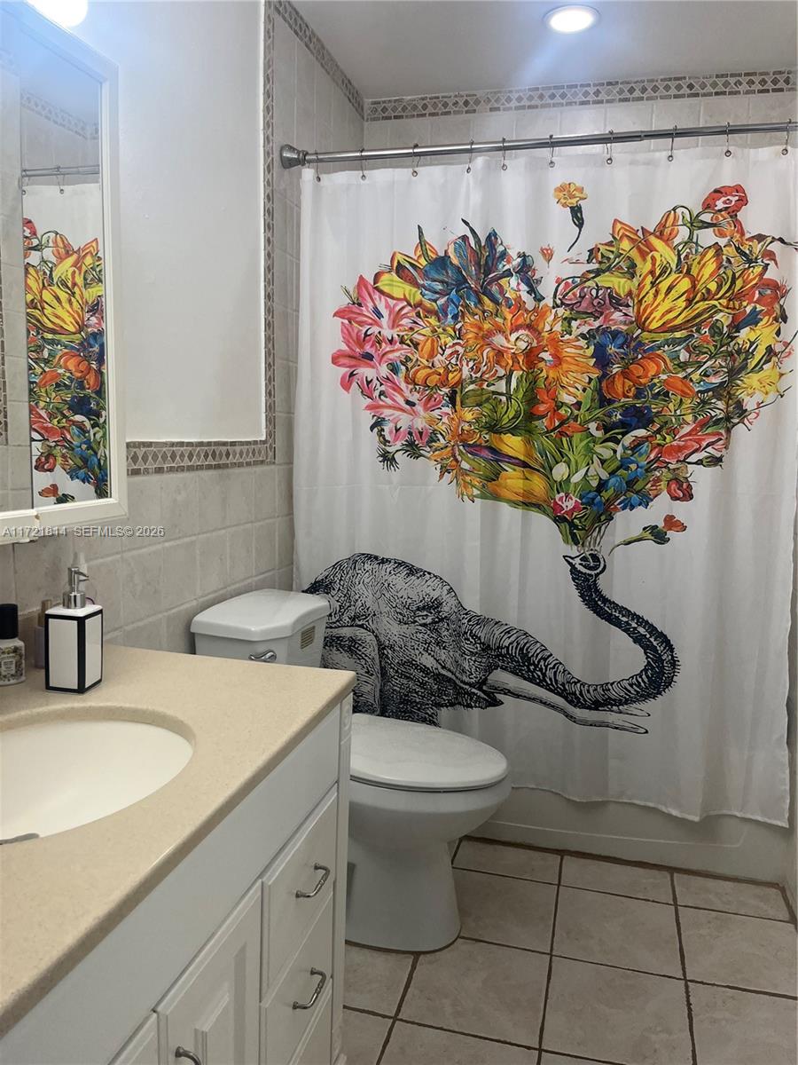 WINDMILL LAKES V CONDO - Residential