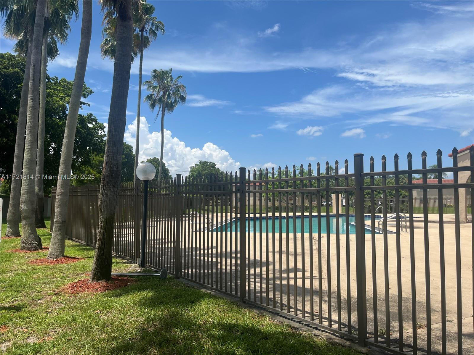 WINDMILL LAKES V CONDO - Residential