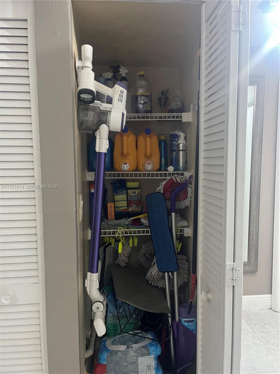 WINDMILL LAKES V CONDO - Residential