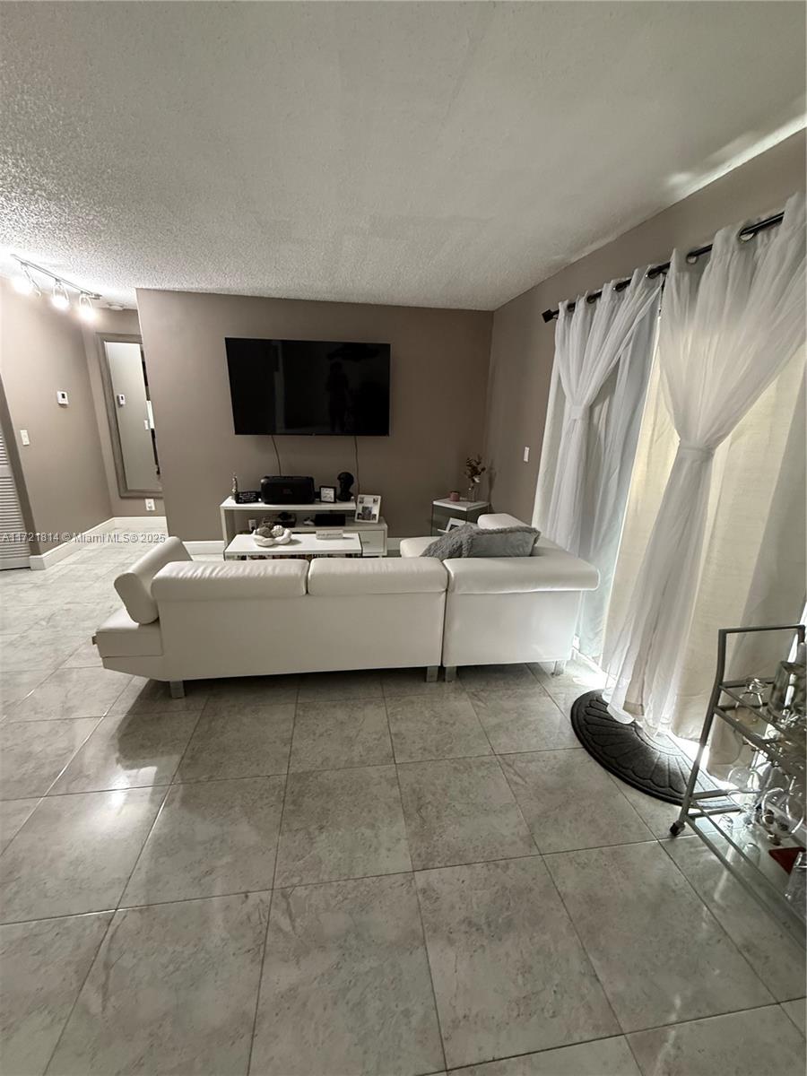 WINDMILL LAKES V CONDO - Residential