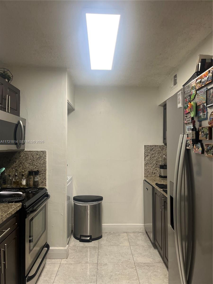 WINDMILL LAKES V CONDO - Residential