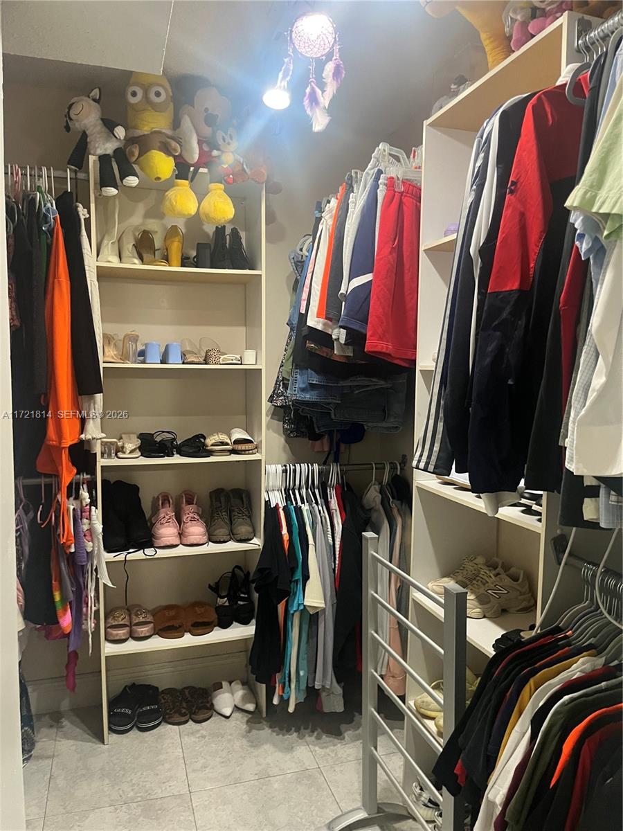 WINDMILL LAKES V CONDO - Residential