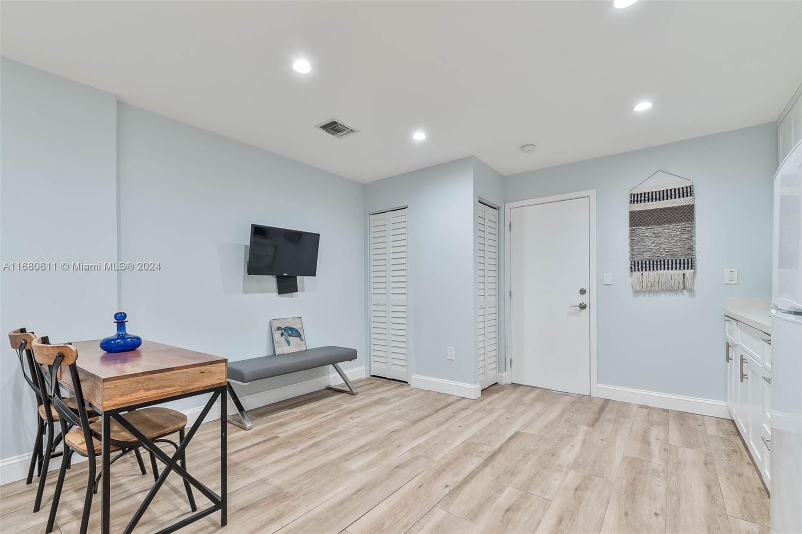FOUR LAKES SEC 1 - Residential Lease