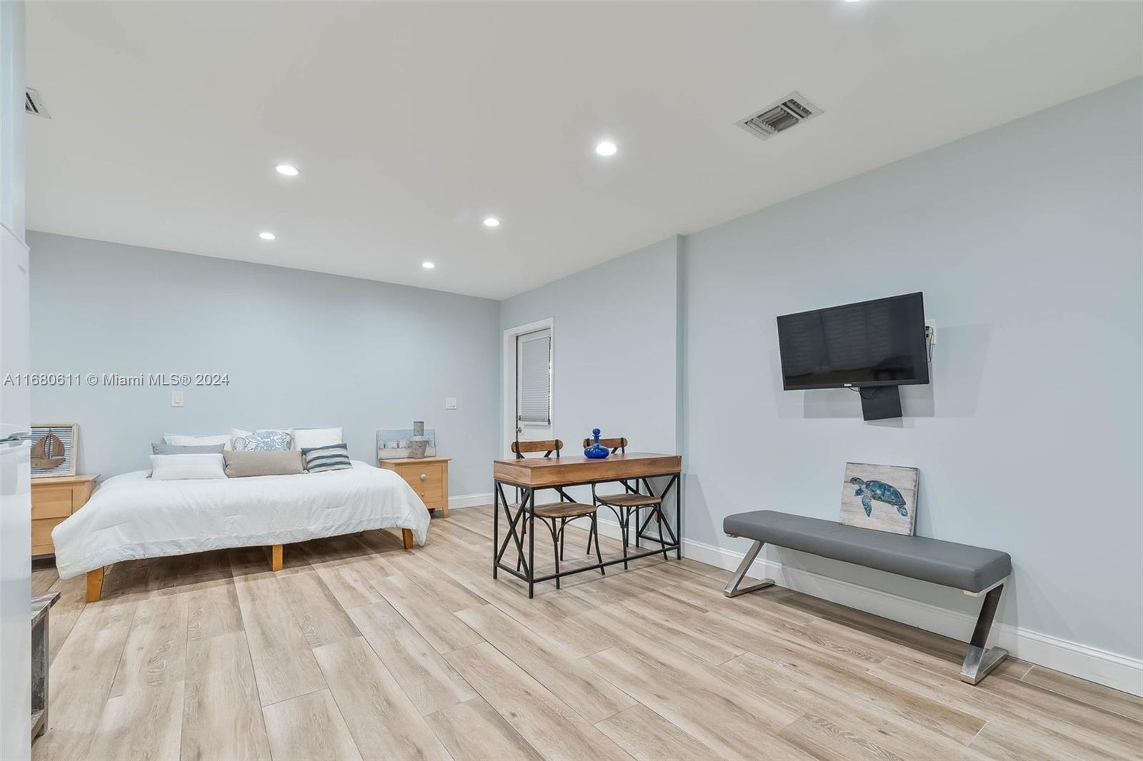 FOUR LAKES SEC 1 - Residential Lease