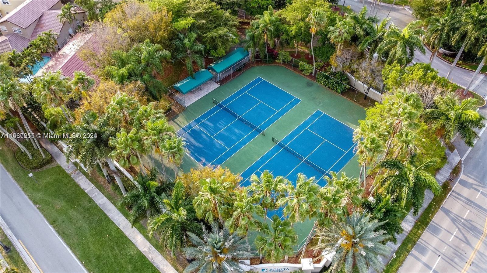 FOUR LAKES SEC 1 - Residential Lease