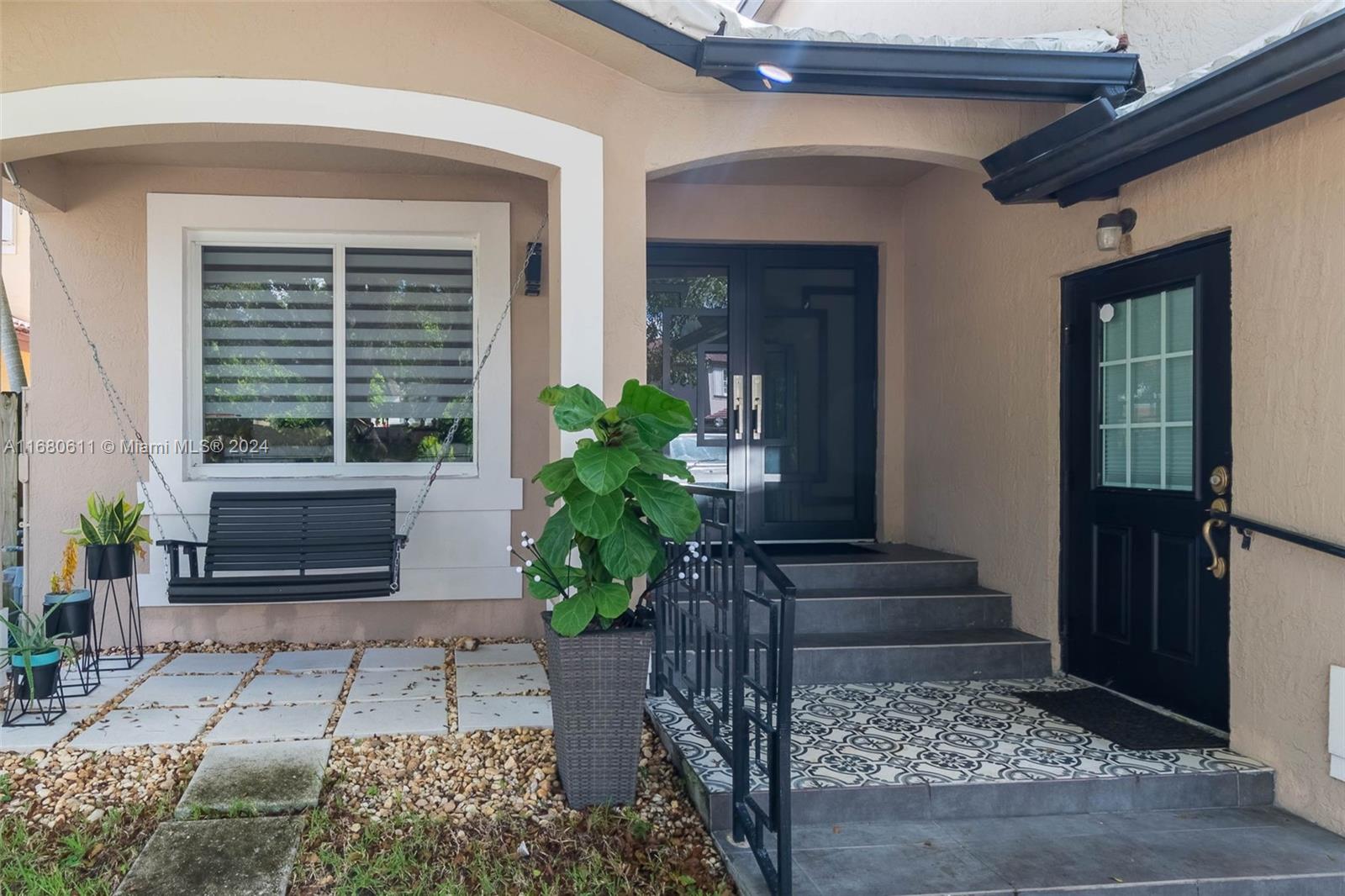 FOUR LAKES SEC 1 - Residential Lease