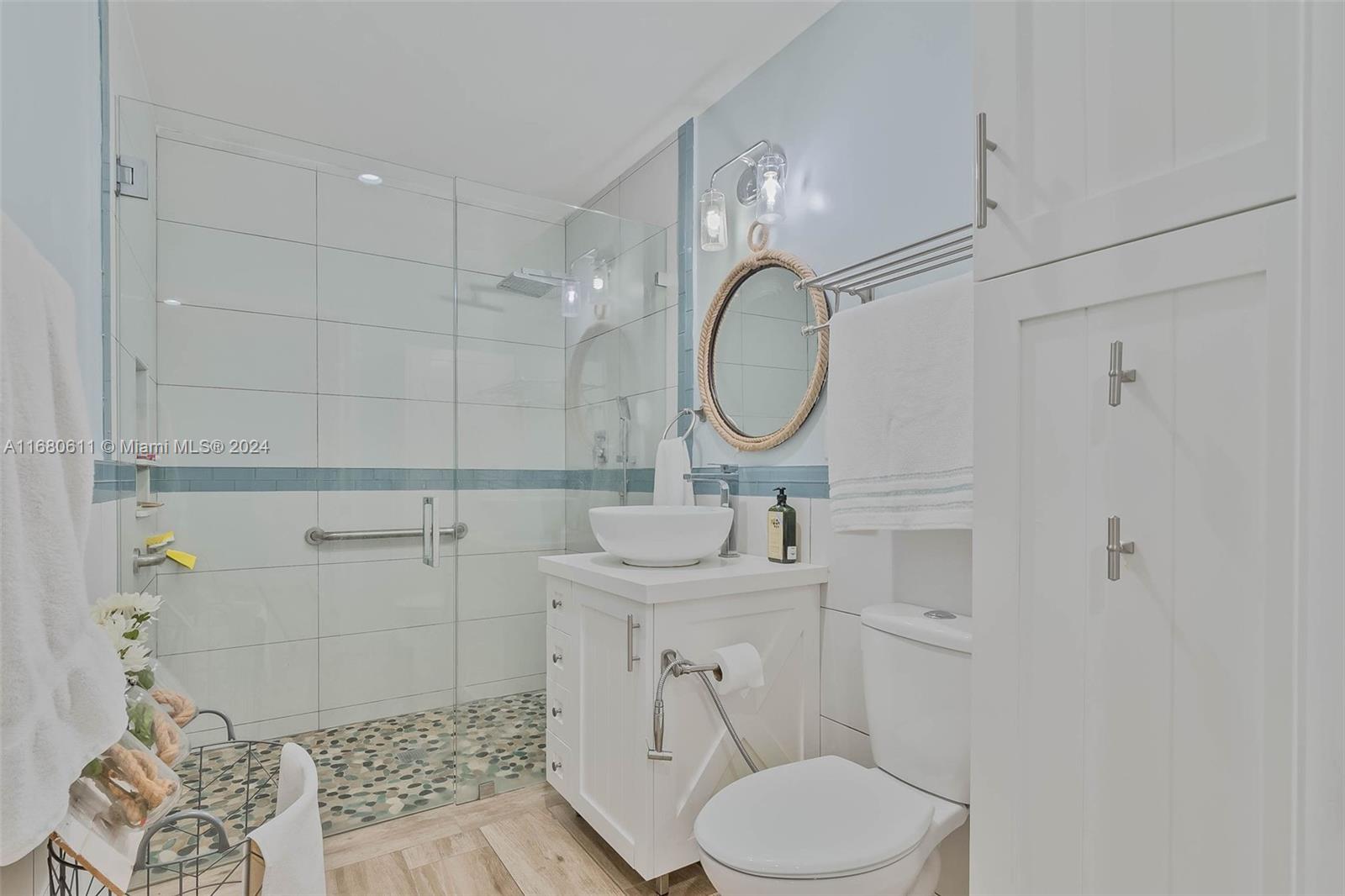 FOUR LAKES SEC 1 - Residential Lease