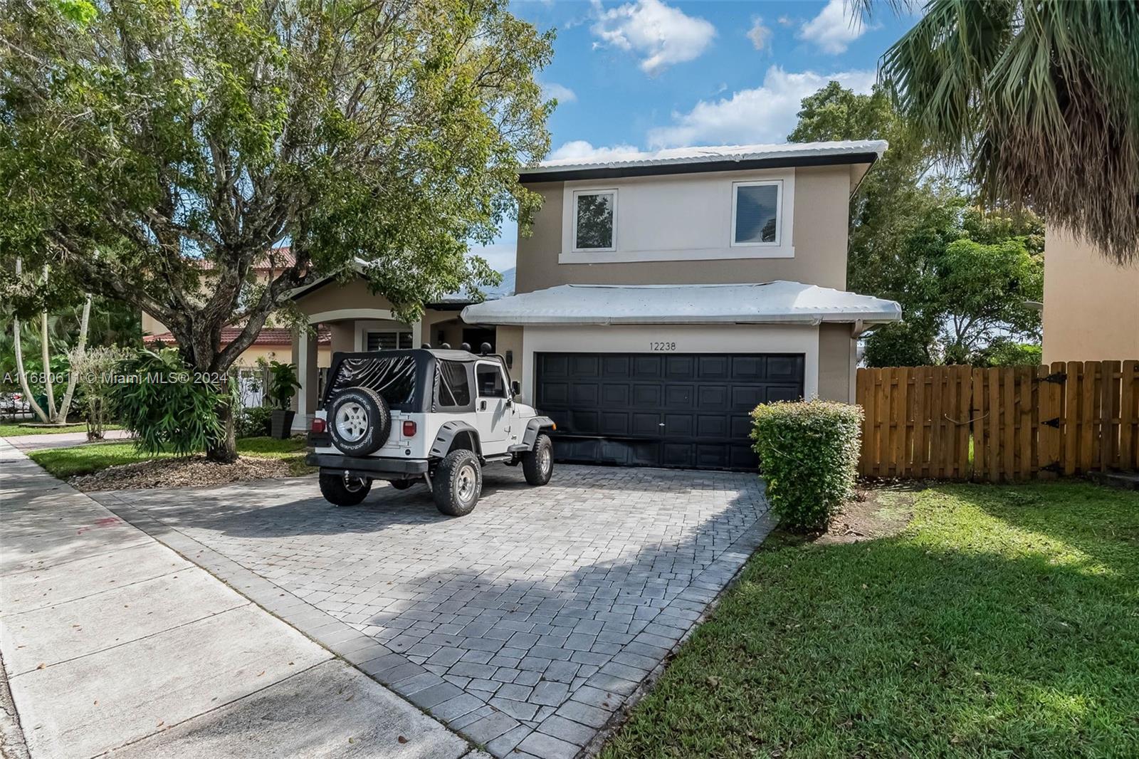 FOUR LAKES SEC 1 - Residential Lease