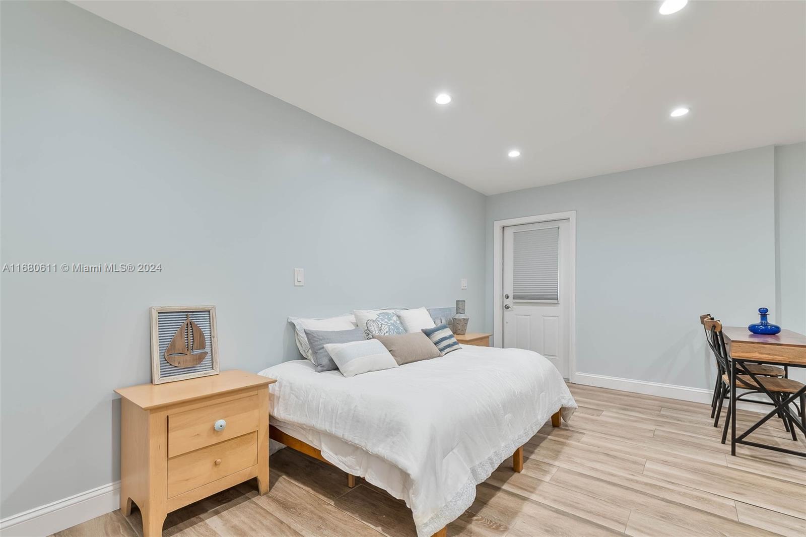 FOUR LAKES SEC 1 - Residential Lease