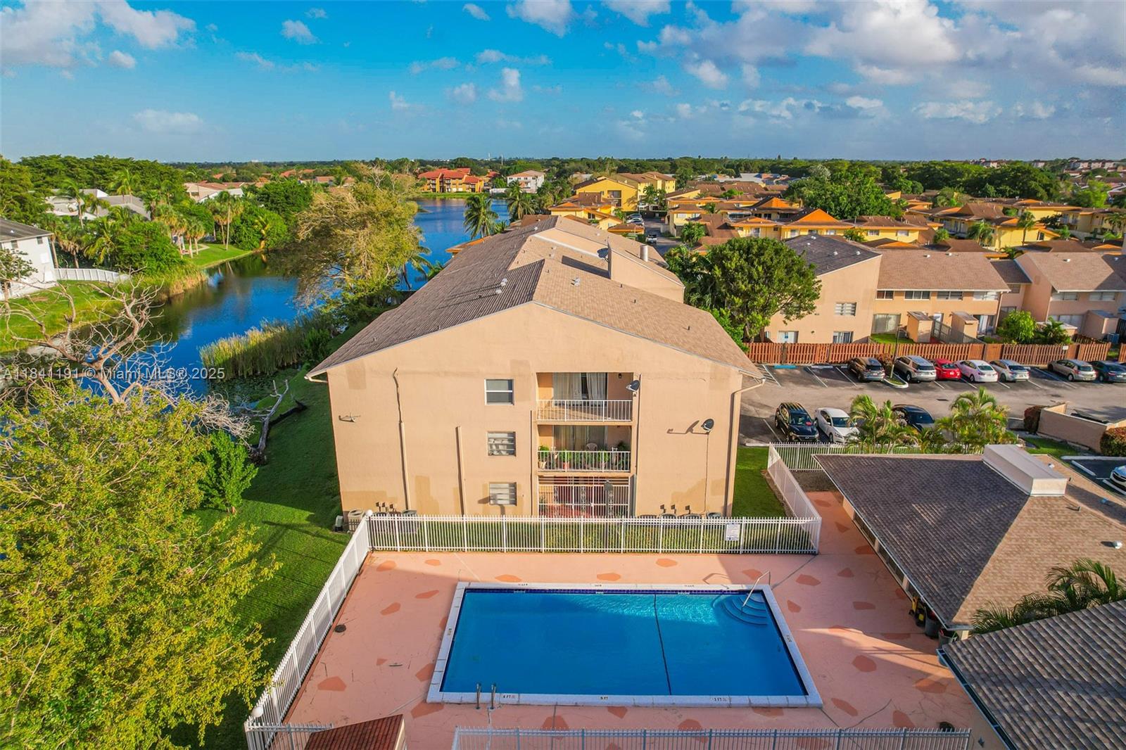 LAKE & TENNIS VILLAS PH 1 - Residential