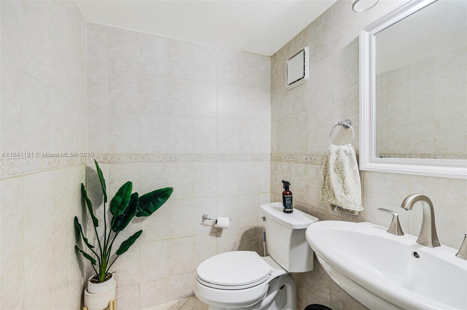 LAKE & TENNIS VILLAS PH 1 - Residential