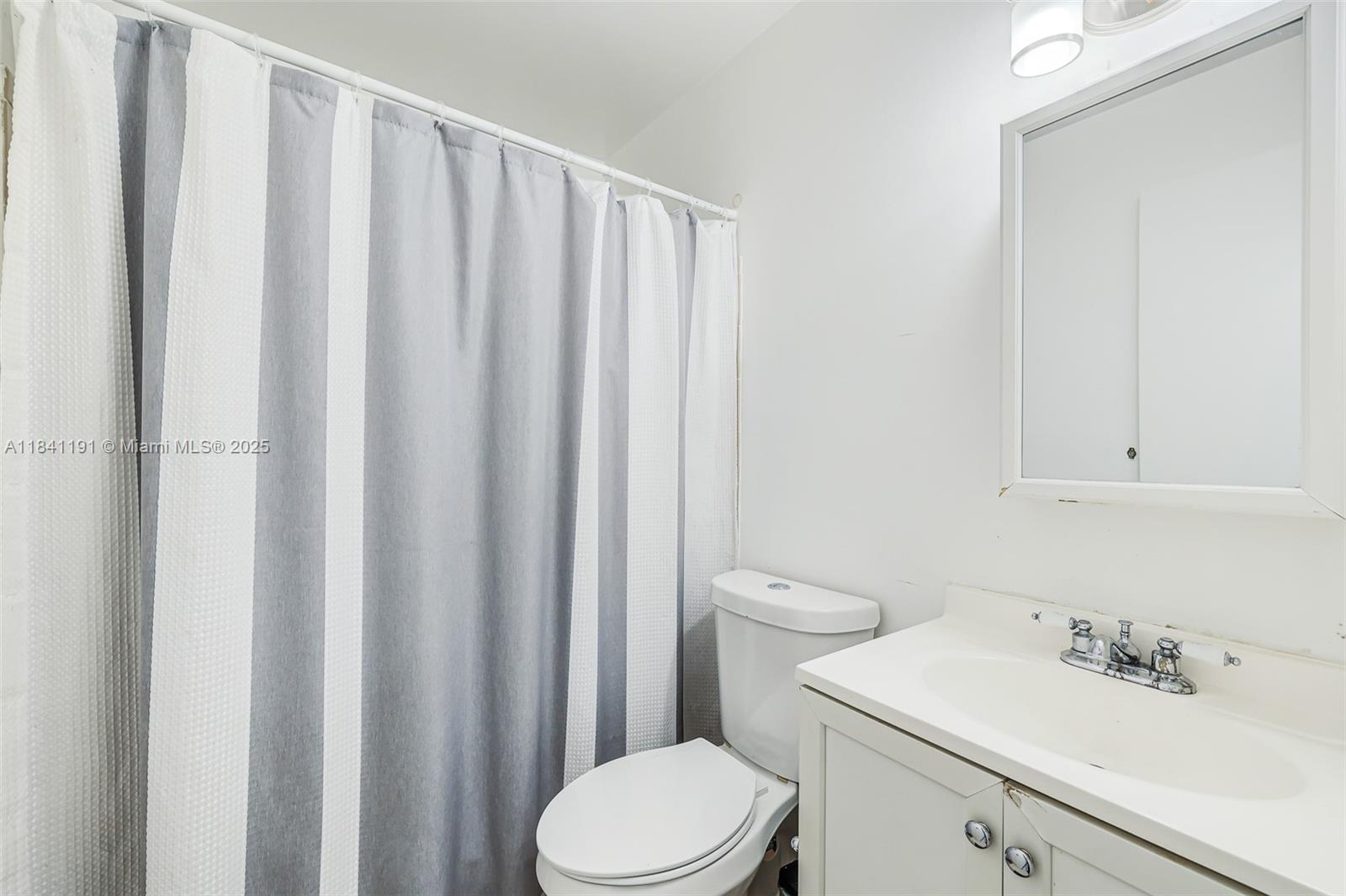 LAKE & TENNIS VILLAS PH 1 - Residential